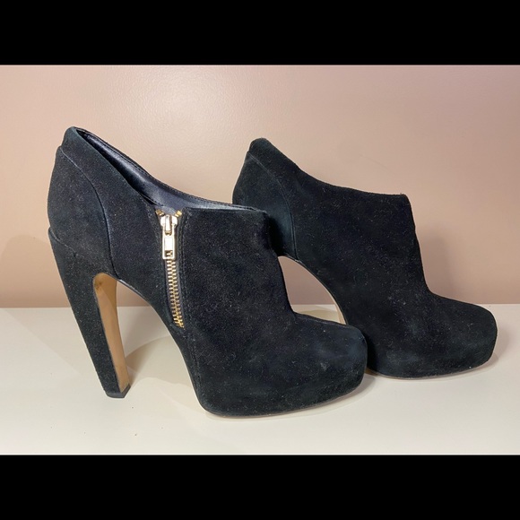 DOLCE VITA SIZE 9 BLACK SUEDE ANCLE BOOTY WITH HEEL - Picture 5 of 5